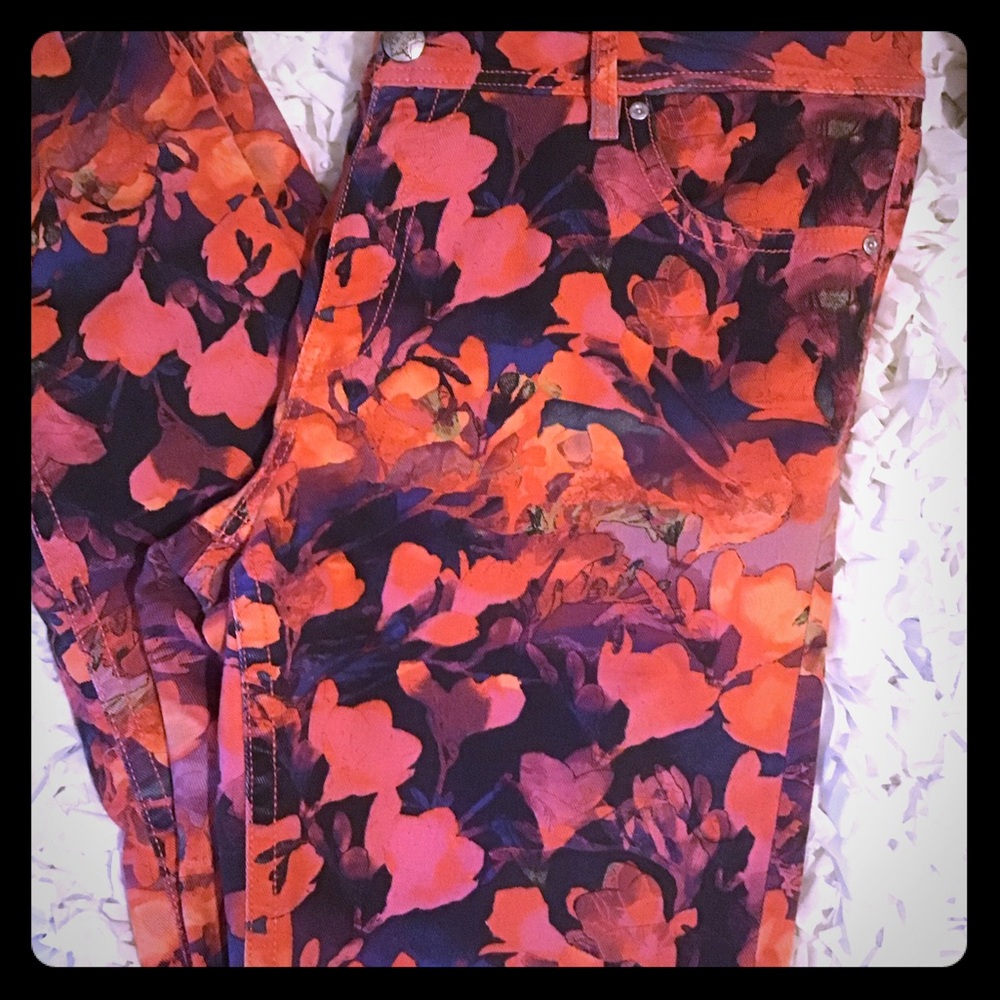 Super Cute ANA SKINNY Floral Pants size 33/16